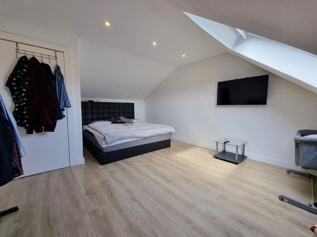 Totaal gerenoveerde woning met garage bijgebouw, ideaal voor een jong koppel of gezin. foto 12