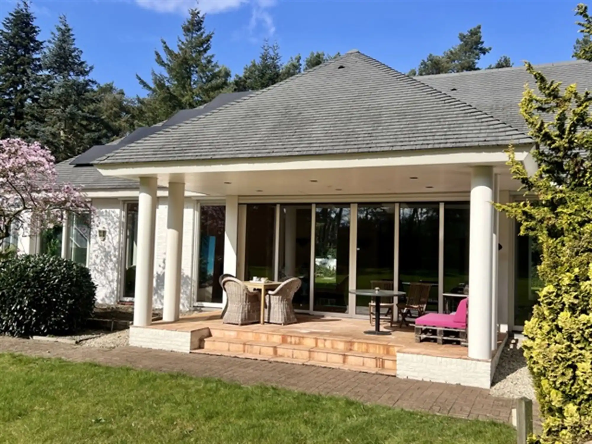 Statig landgoed met binnenzwembad op toplocatie foto 71