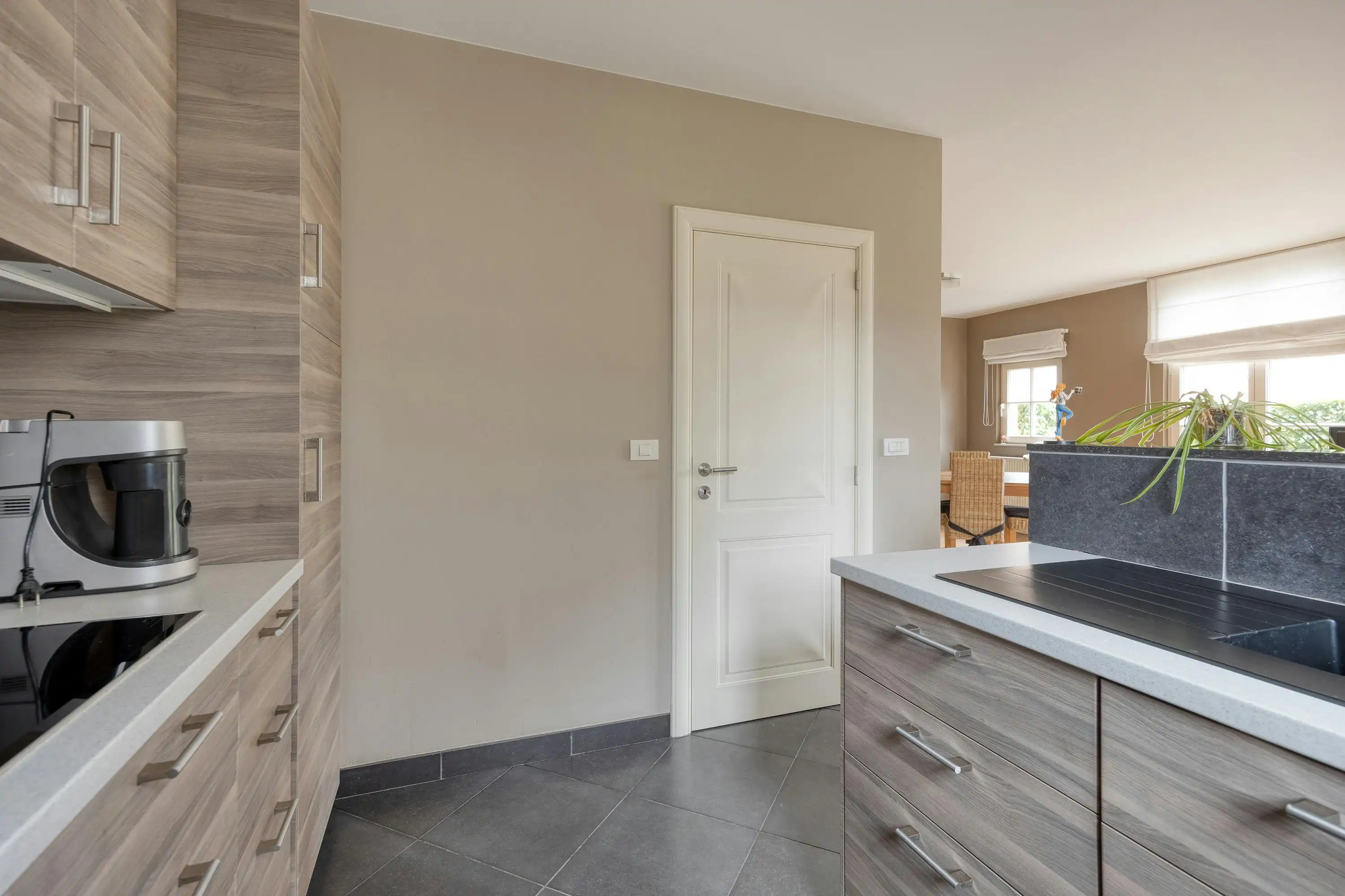 Instapklaar gelijkvloers appartement te koop in Kruibeke foto 6