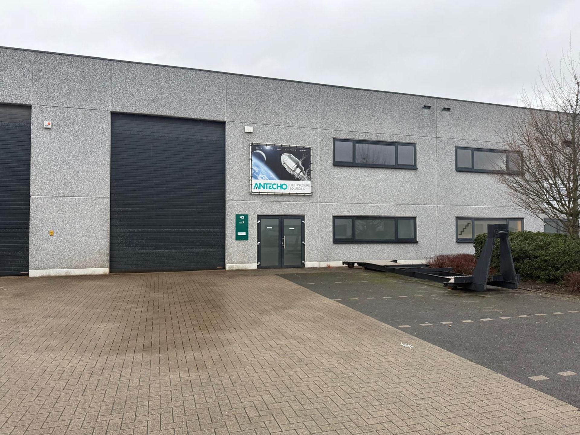 TE KOOP/TE HUUR Magazijnruimte te Kapellen foto {{pictureIndex}}