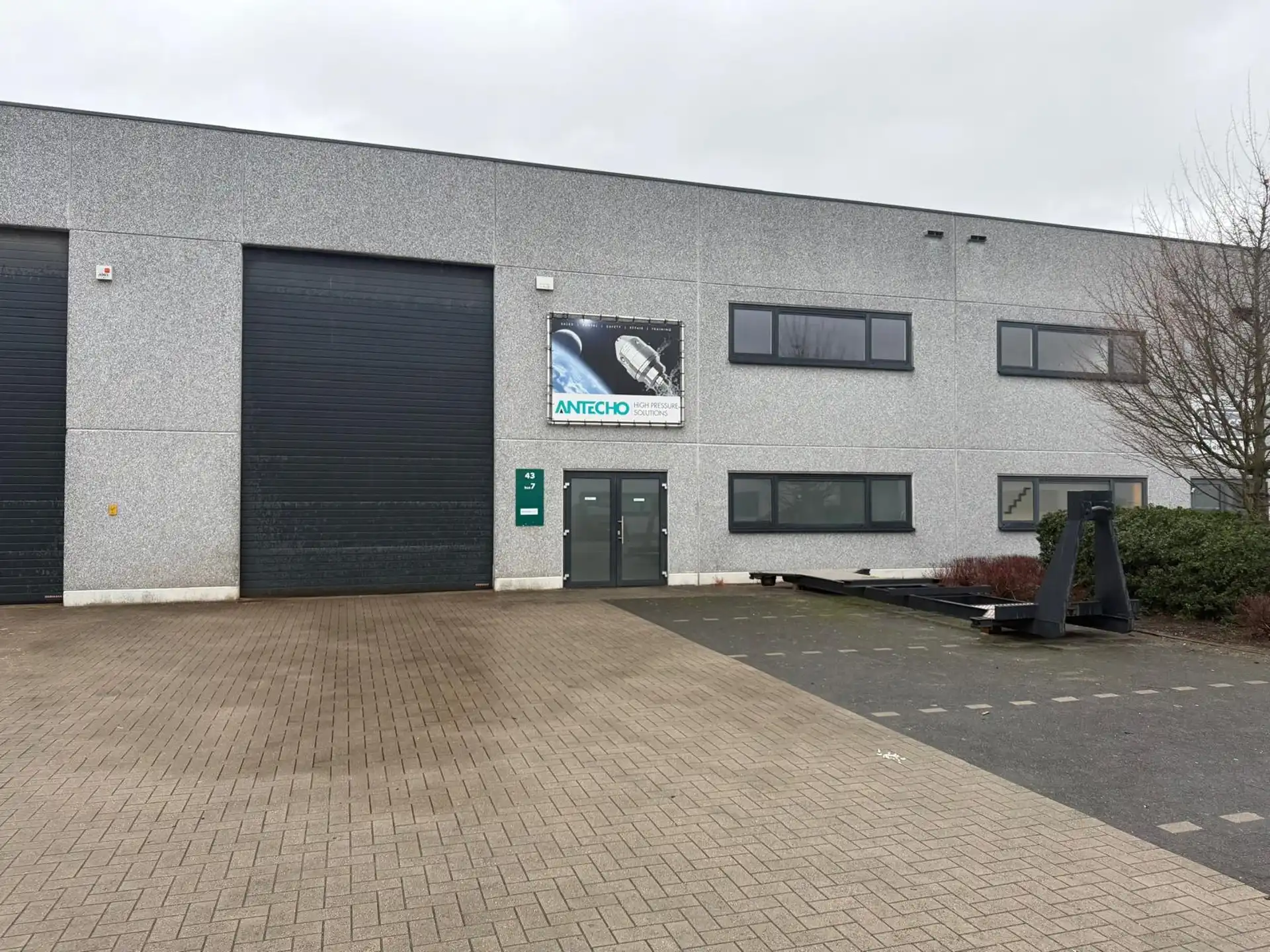 TE KOOP/TE HUUR Magazijnruimte te Kapellen foto {{pictureIndex}}