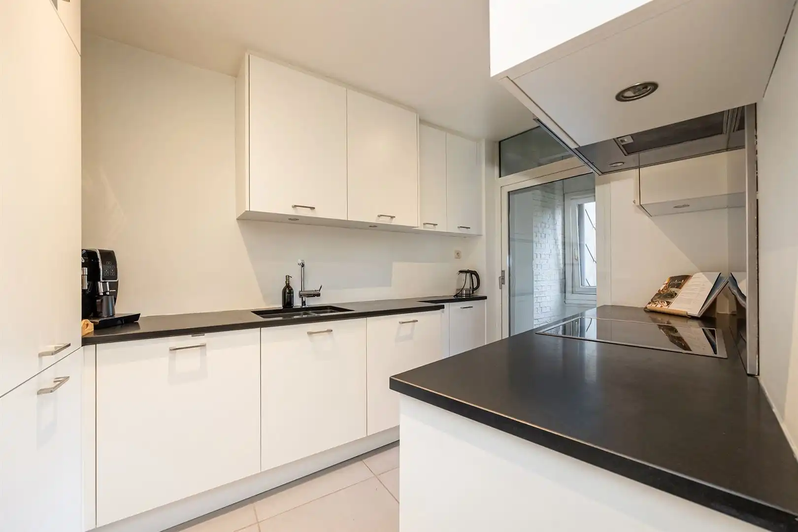 Uiterst charmant appartement op de grens van Zurenborg foto 6