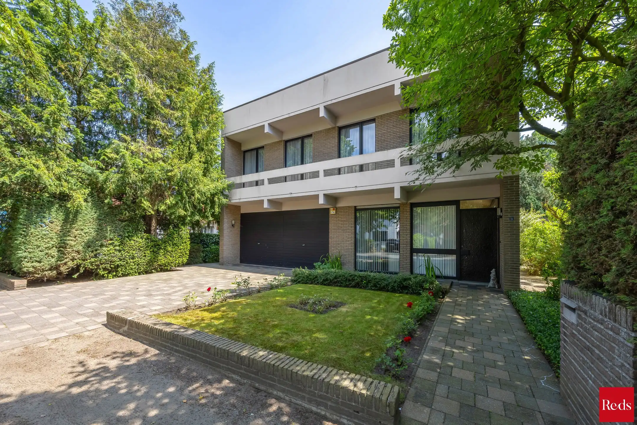 Karaktervolle villa met mooie tuin op toplocatie in Kapellen foto 2