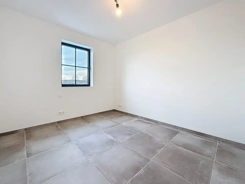 Ruime nieuwbouwwoning met tuin, carport en extra bergruimte foto 8