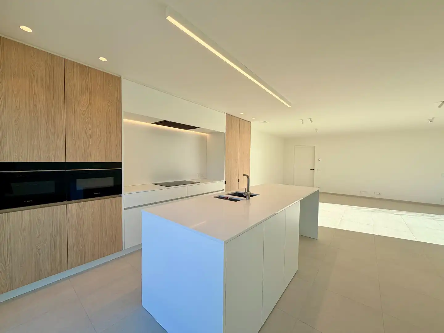 Halfopen nieuwbouwwoning op ruim perceel te centrum Tielt! foto 5