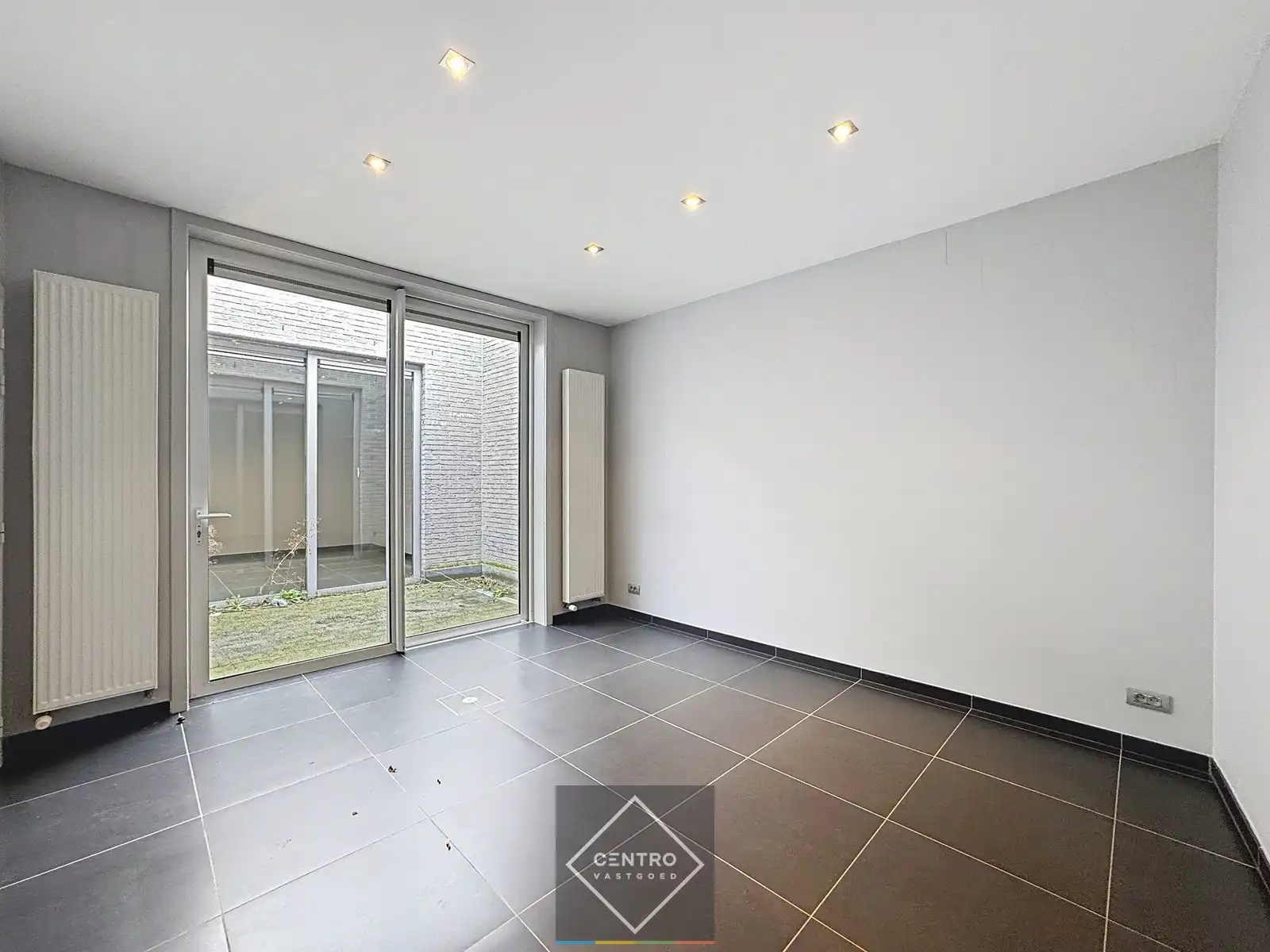 Centraal gelegen pand te Roeselare aan ZEER interessante prijs! foto 4