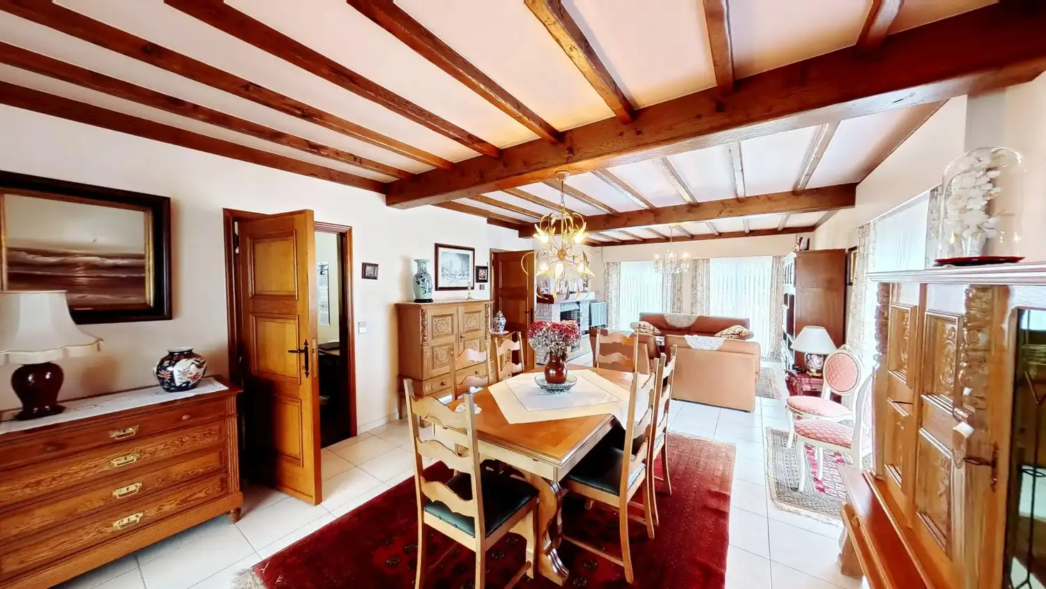 Ruime woning met 5 slaapkamers, winkelruimte én magazijn! foto 4