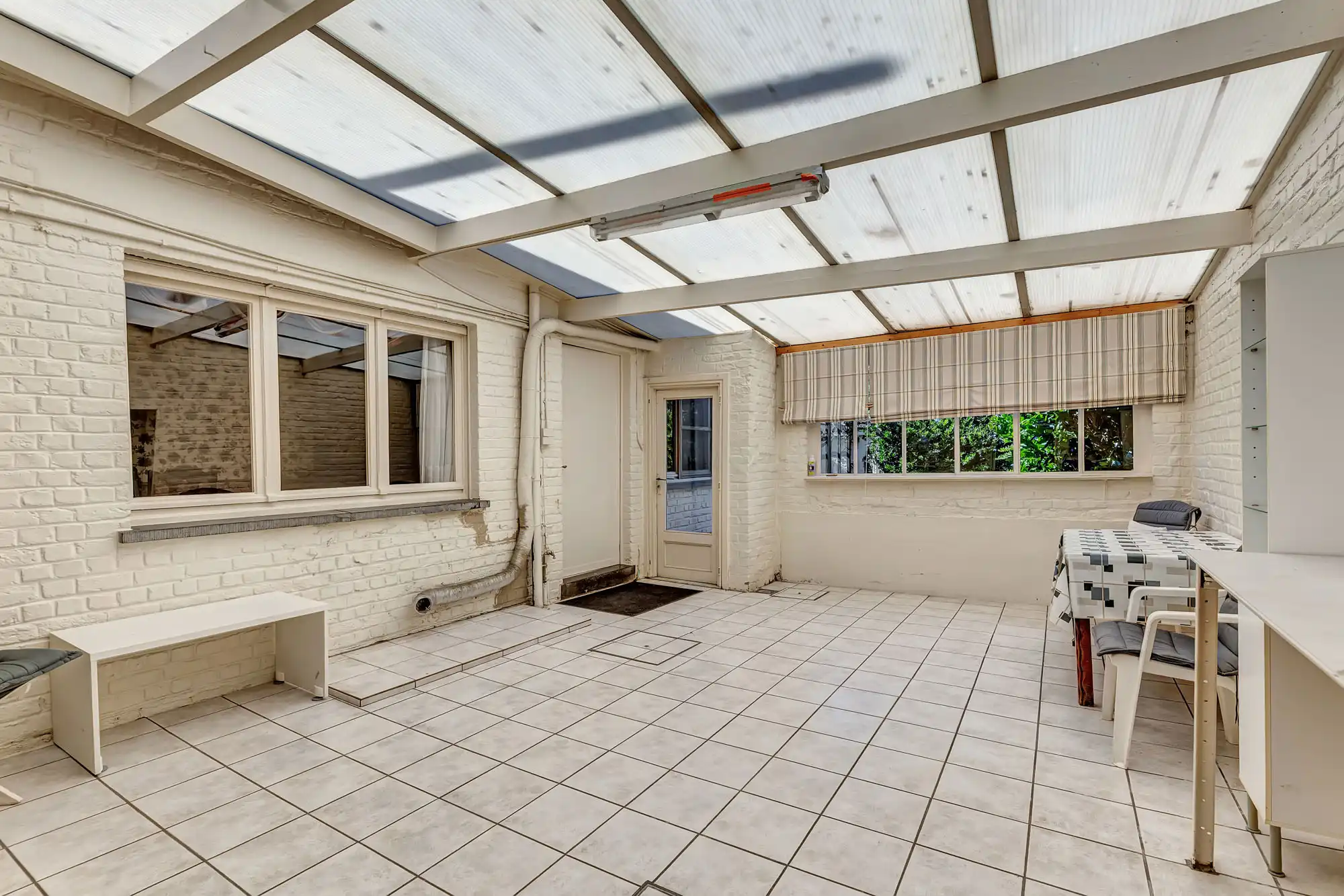 Goed onderhouden, robuuste woning met garage foto 12
