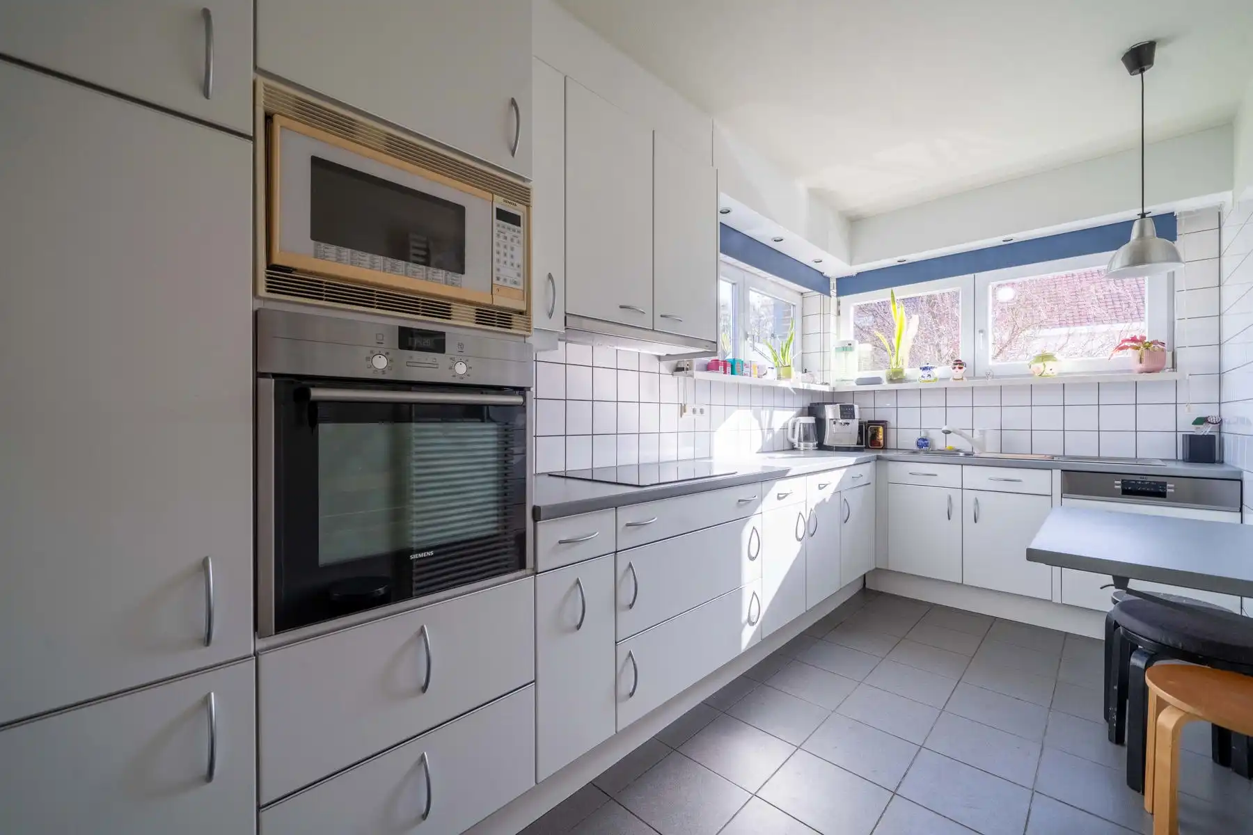 Ruime villa met potentieel. foto 9