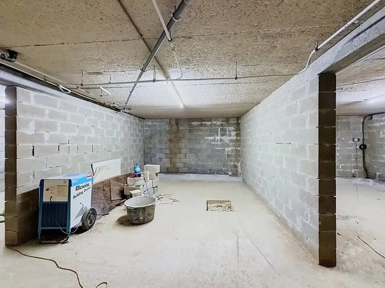 Veelzijdig handelspand met bovenliggend appartement en afzonderlijke tuinen in Heusden-Zolder foto 24
