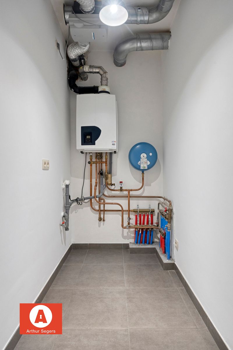 Recent Gelijkvloers appartement met tuin en parkeerplaats. foto 16