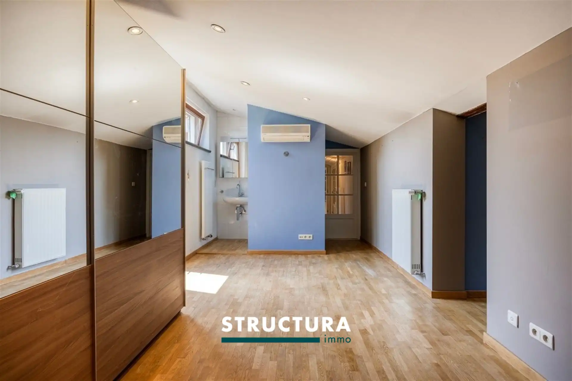 Prachtige woning met ruime loods foto 29