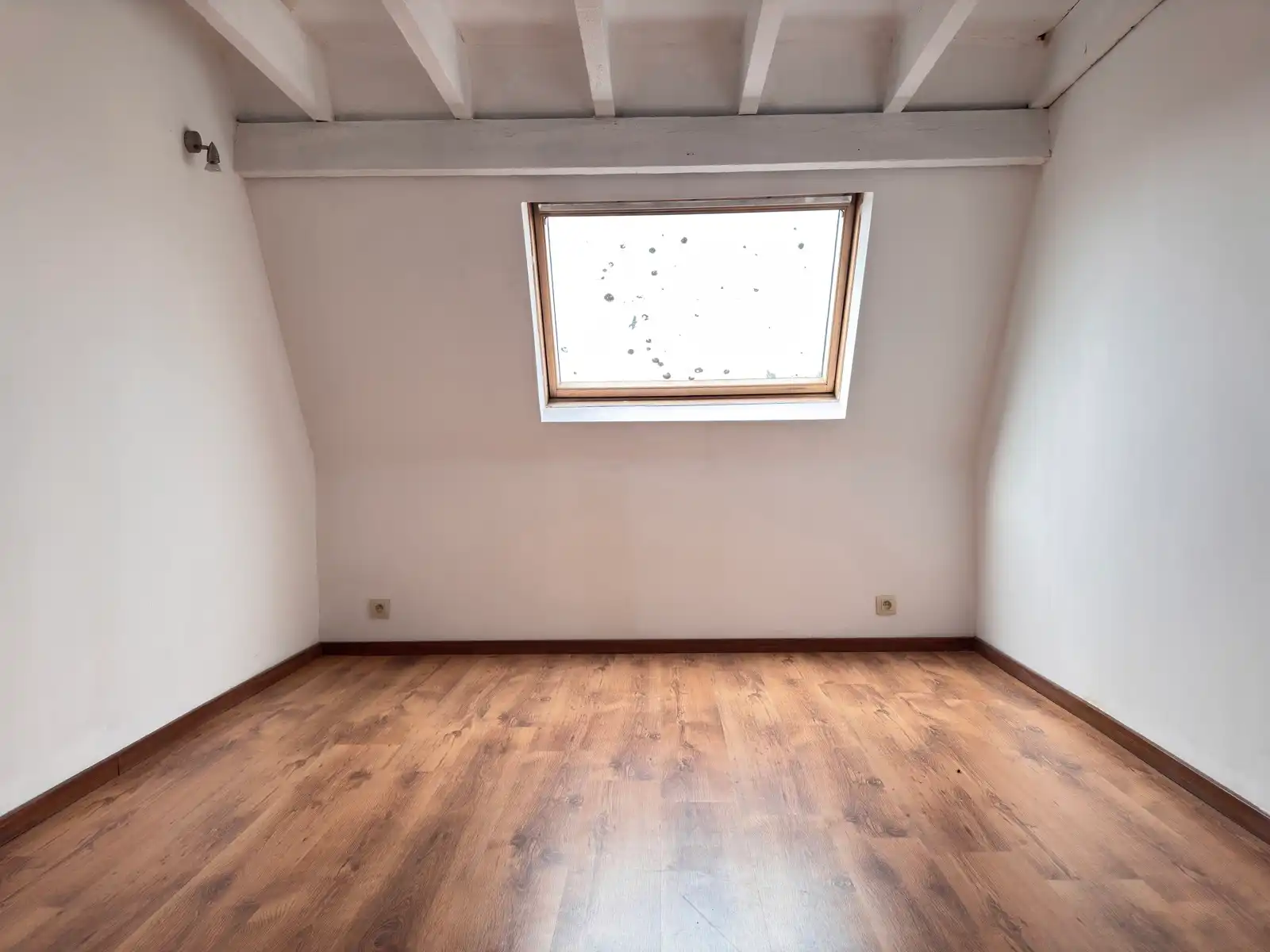 Ruim duplex-appartement met twee slaapkamers te Gistel. foto 6