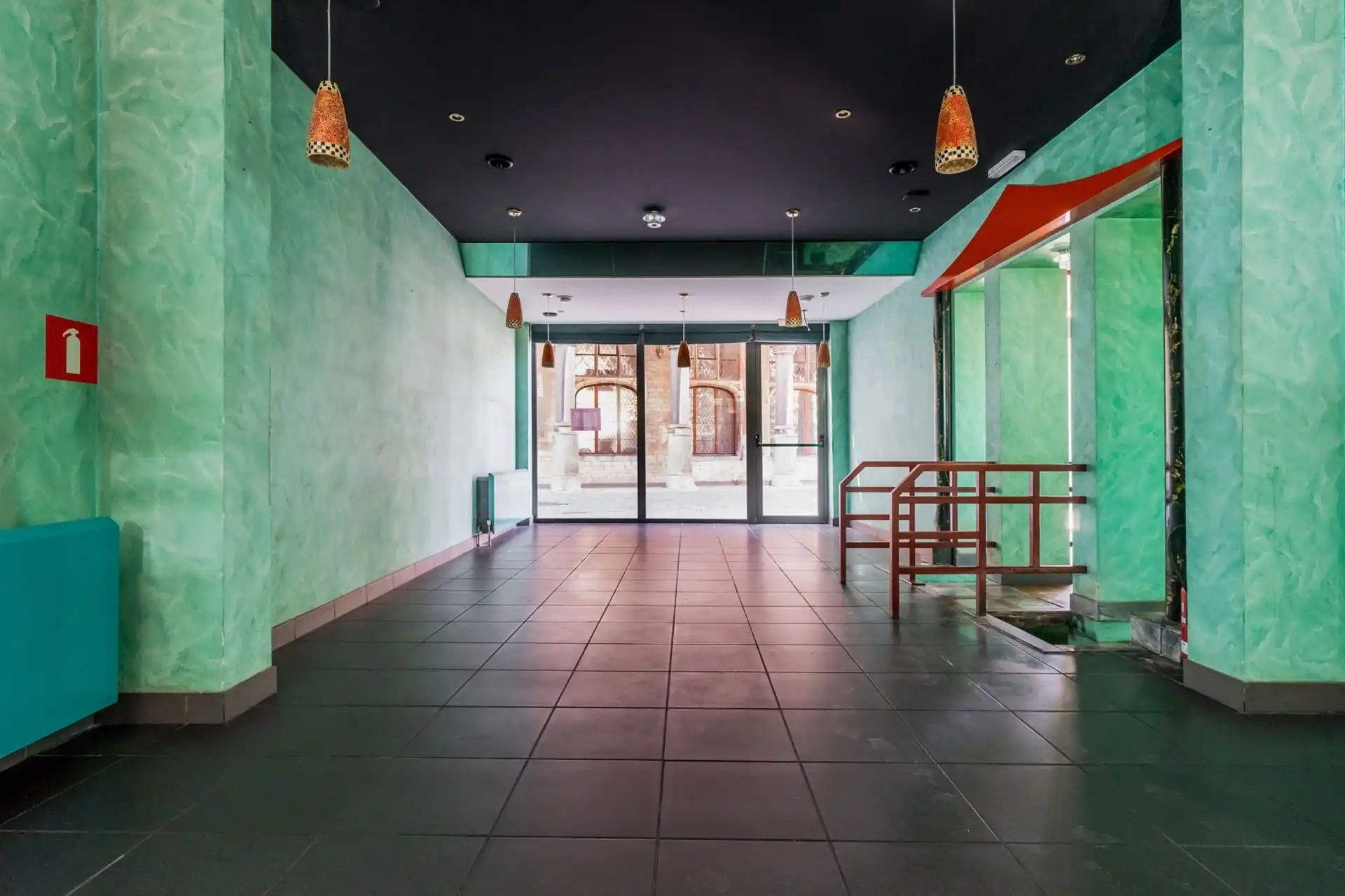 Handelspand met grote etalage op een toplocatie aan de Grote Markt te Mechelen! foto 10