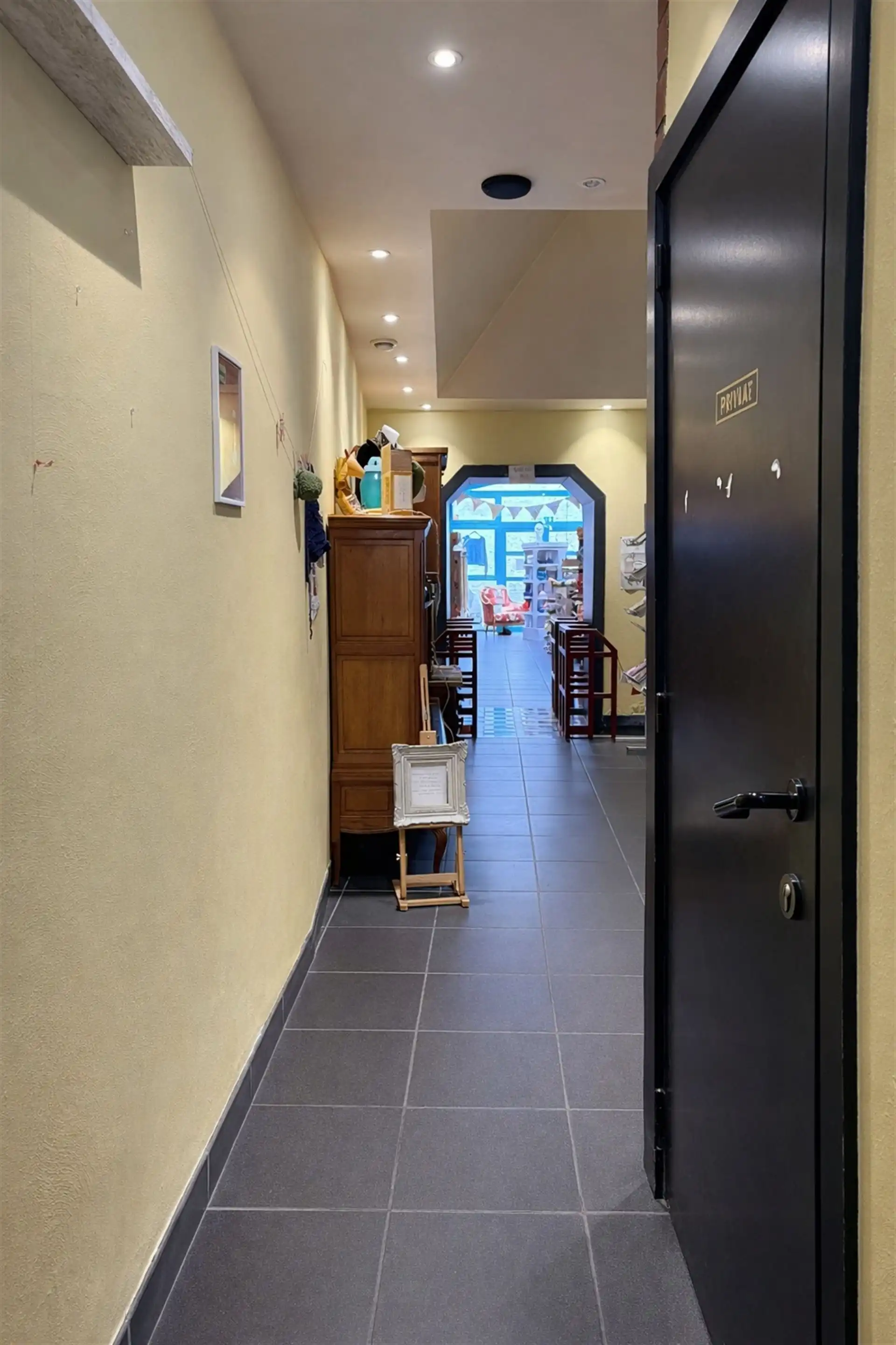 Handelspand met grote etalage op een toplocatie aan de Grote Markt te Mechelen! foto 10