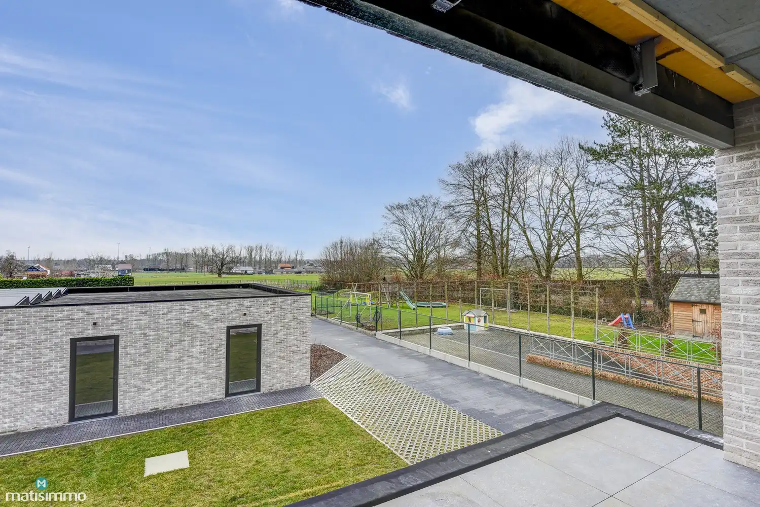 RUIM NIEUWBOUW APPARTEMENT MET 2 SLAAPKAMERS, OVERDEKT TERRAS, GARAGE, AUTOSTAANPLAATS EN KELDERBERGING TE BEVERST foto 20