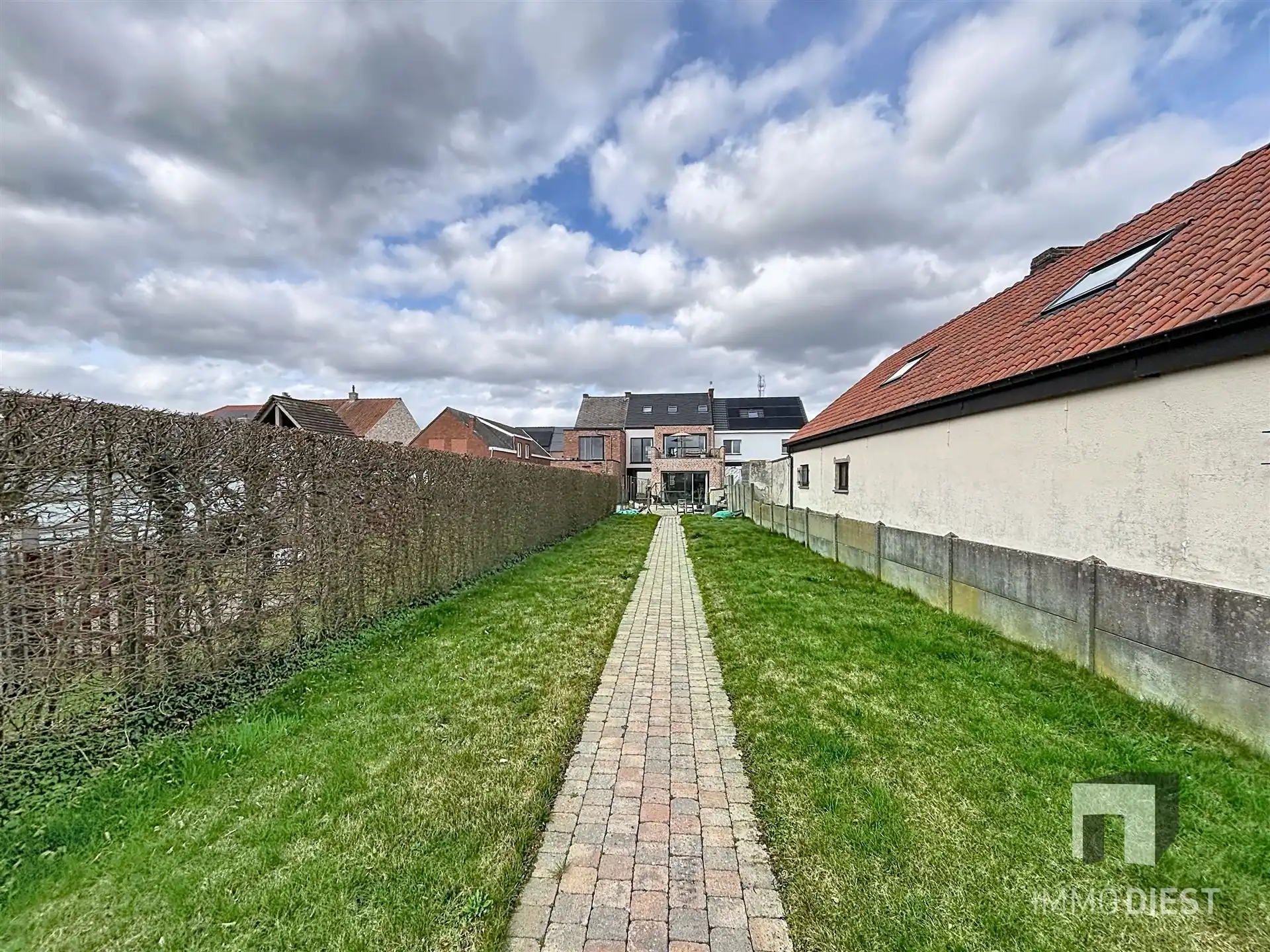 Charmante, instapklare gezinswoning met 3 ruime slaapkamers op 8a 52ca. foto 36