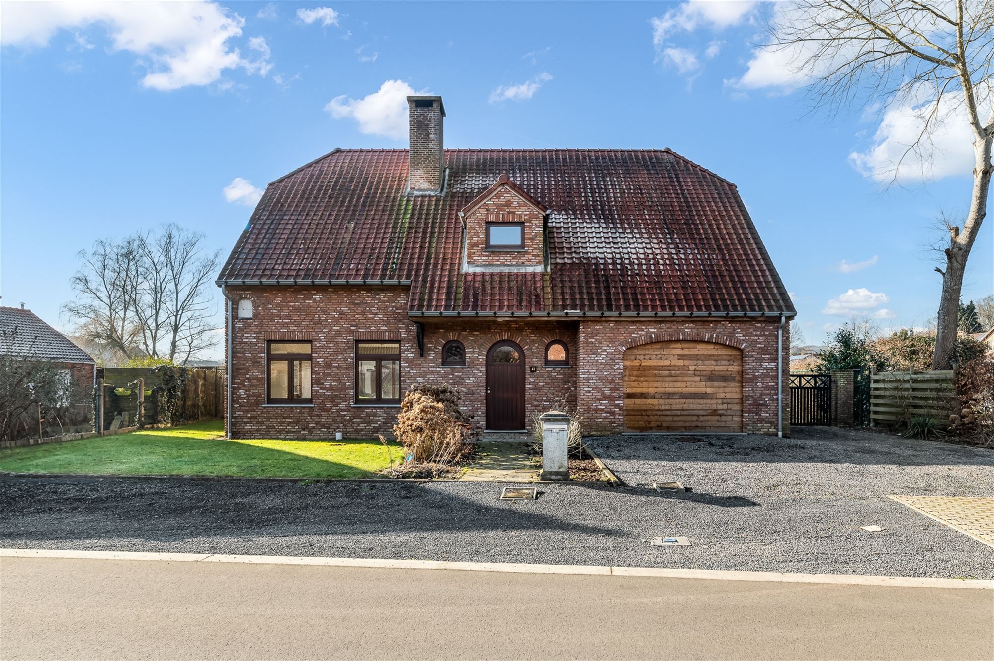 VRIJSTAANDE WONING MET 4 SLAAPKAMERS OP RUIM PERCEEL OMGEVEN DOOR NATUUR IN STAL foto {{pictureIndex}}