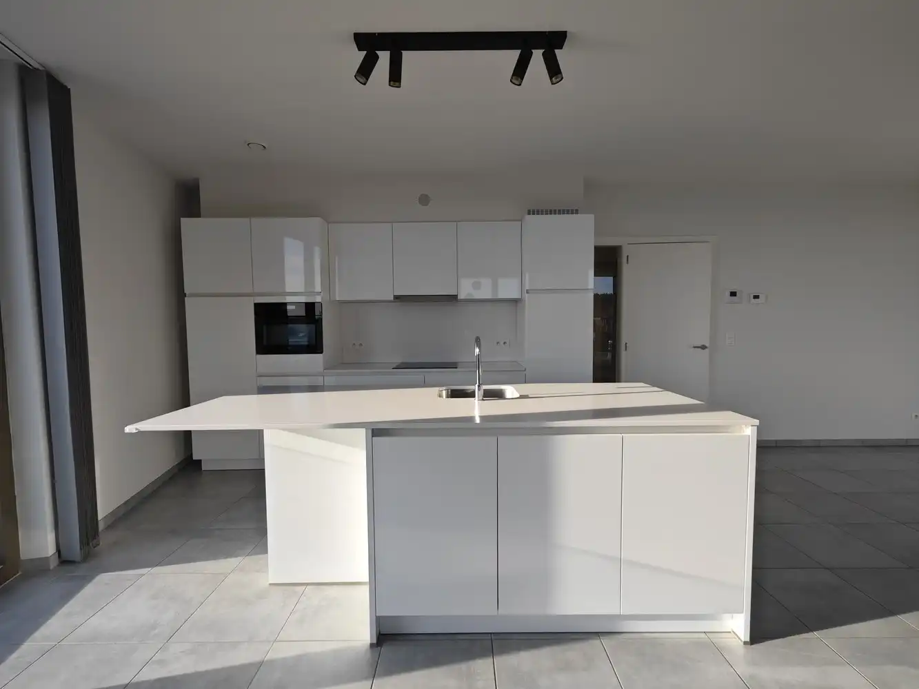 PRACHTIG PENTHOUSE MET 3 SLPKS, ONDERGR. PARKEERPL. EN KELDERBERGING IN HET CENTRUM foto 8