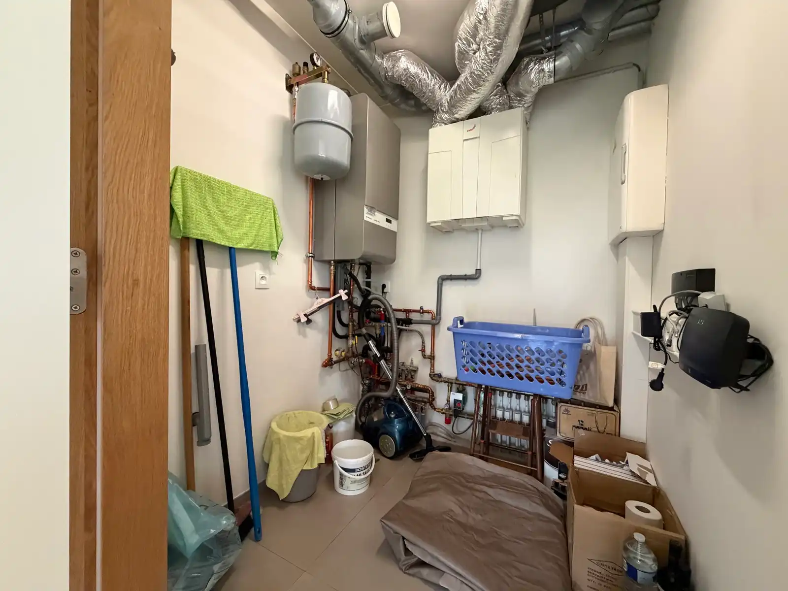 Instapklaar appartement met terras en staanplaats nabij centrum Aalst. foto 10