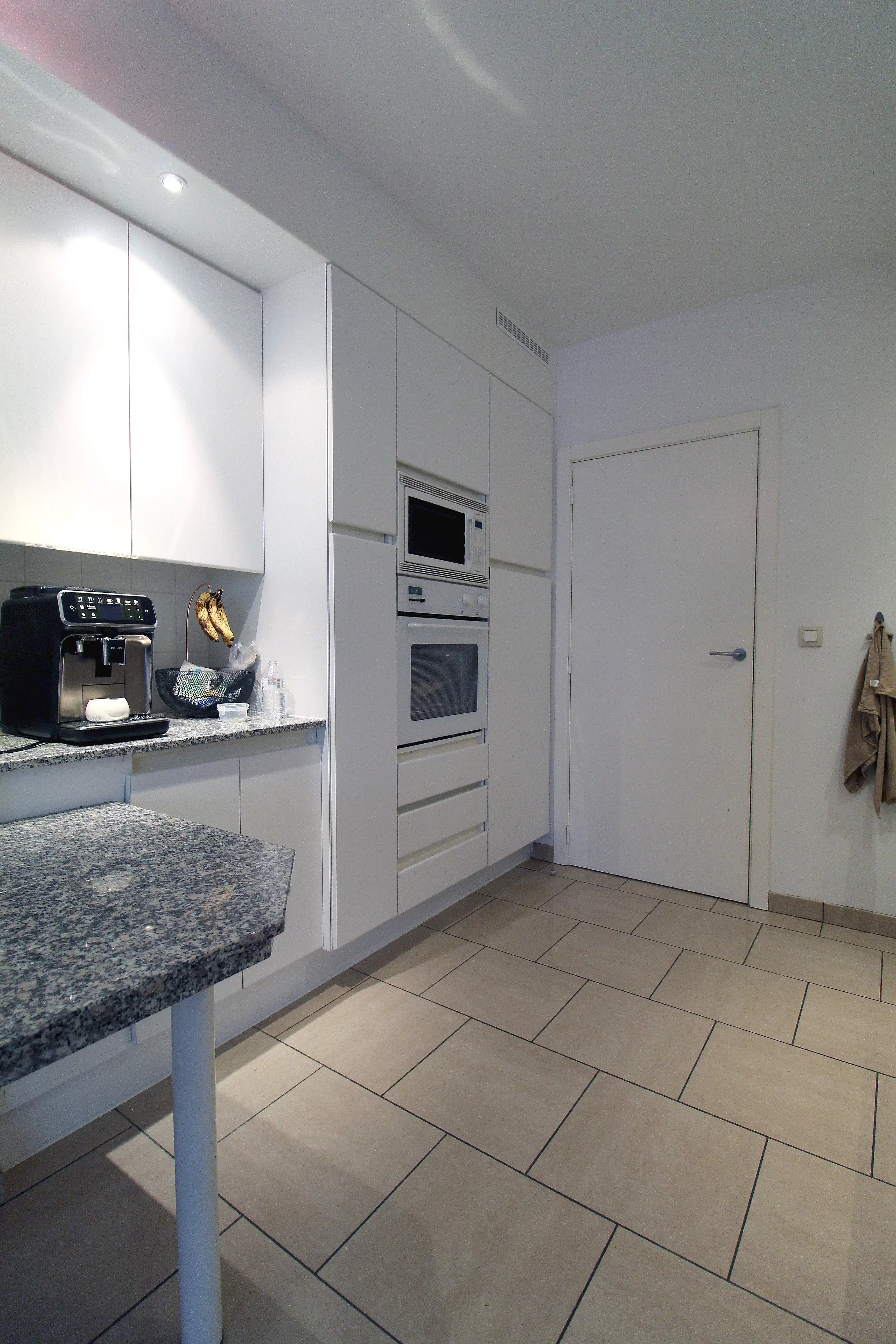 Charmant, instapklaar, appartement nabij centrum Wetteren foto 8