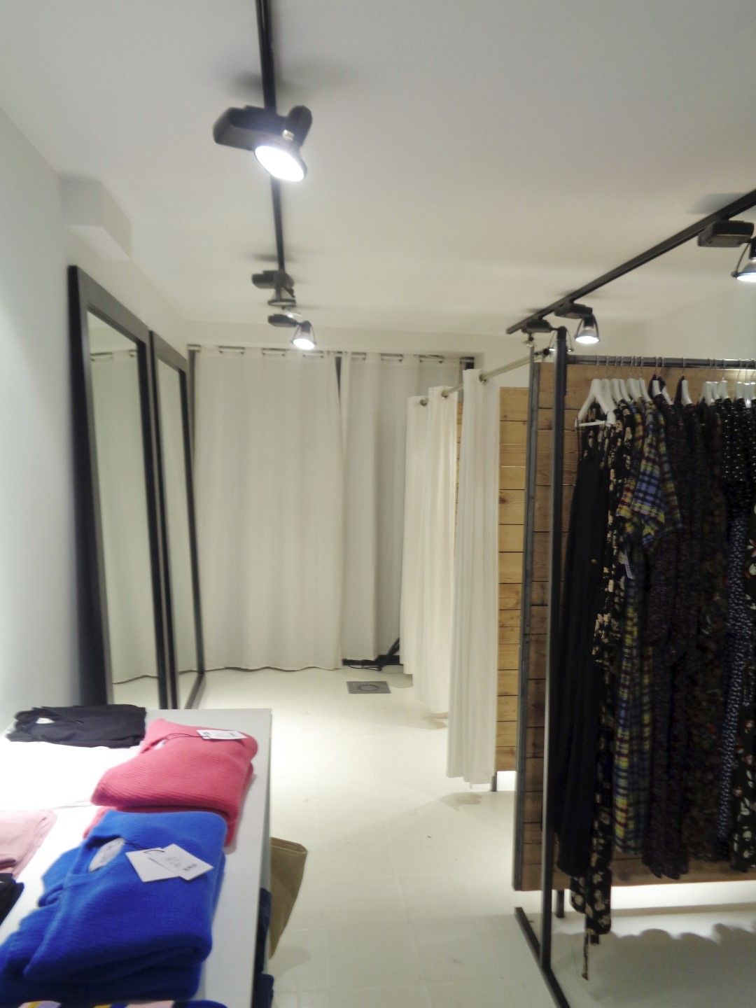 Handelsgelijkvloers te huur in hartje Mechelen foto 7