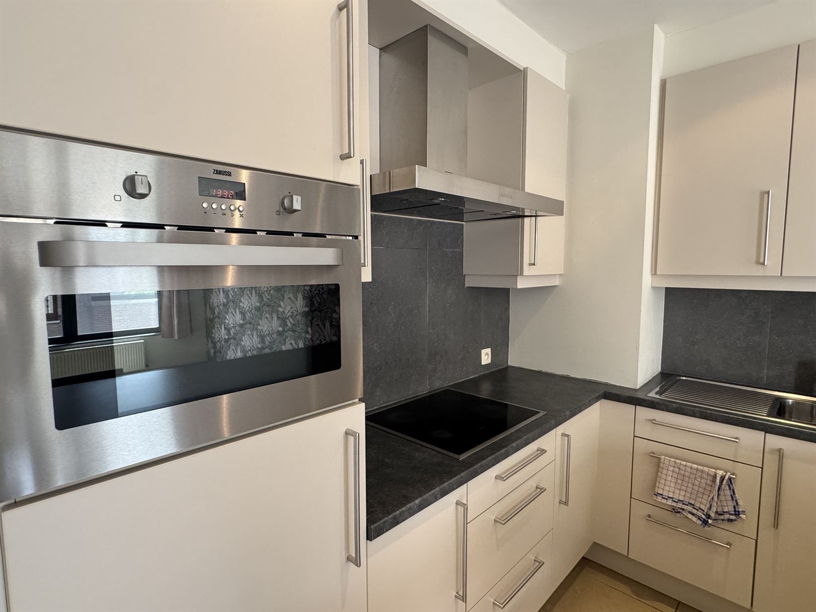 Modern instapklaar 2 slaapkamer appartement foto 2