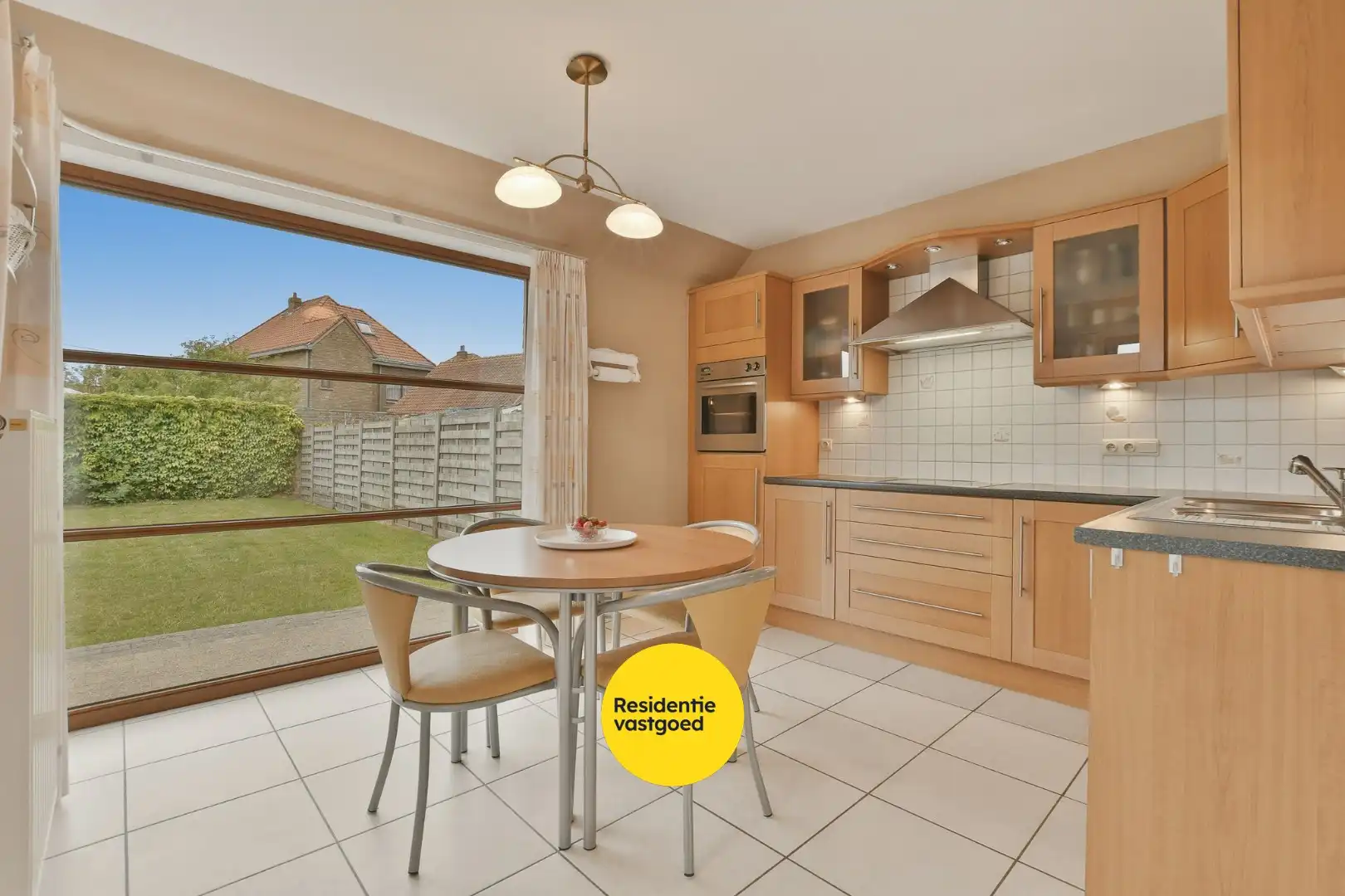 Instapklare halfopen bebouwing met 3 slaapkamers en tuin in De Haan! foto 9