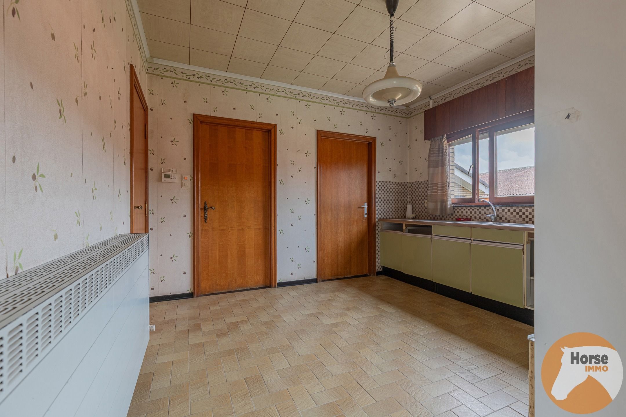 LOKEREN -Landelijk gelegen bedrijfswoning met stallencomplex foto 8