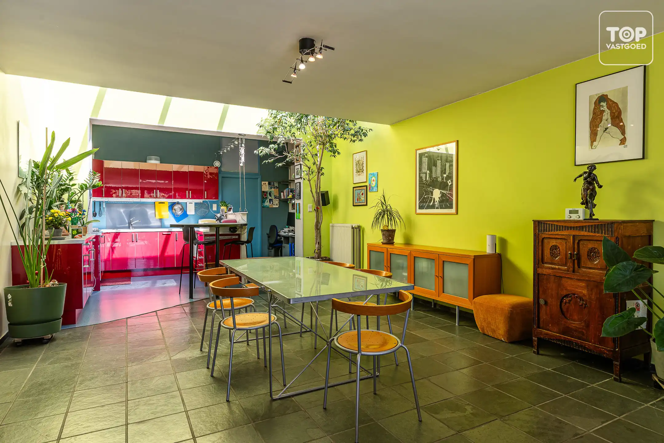Instapklare woning met 4 slaapkamers, garage en prachtige tuin.  foto 6