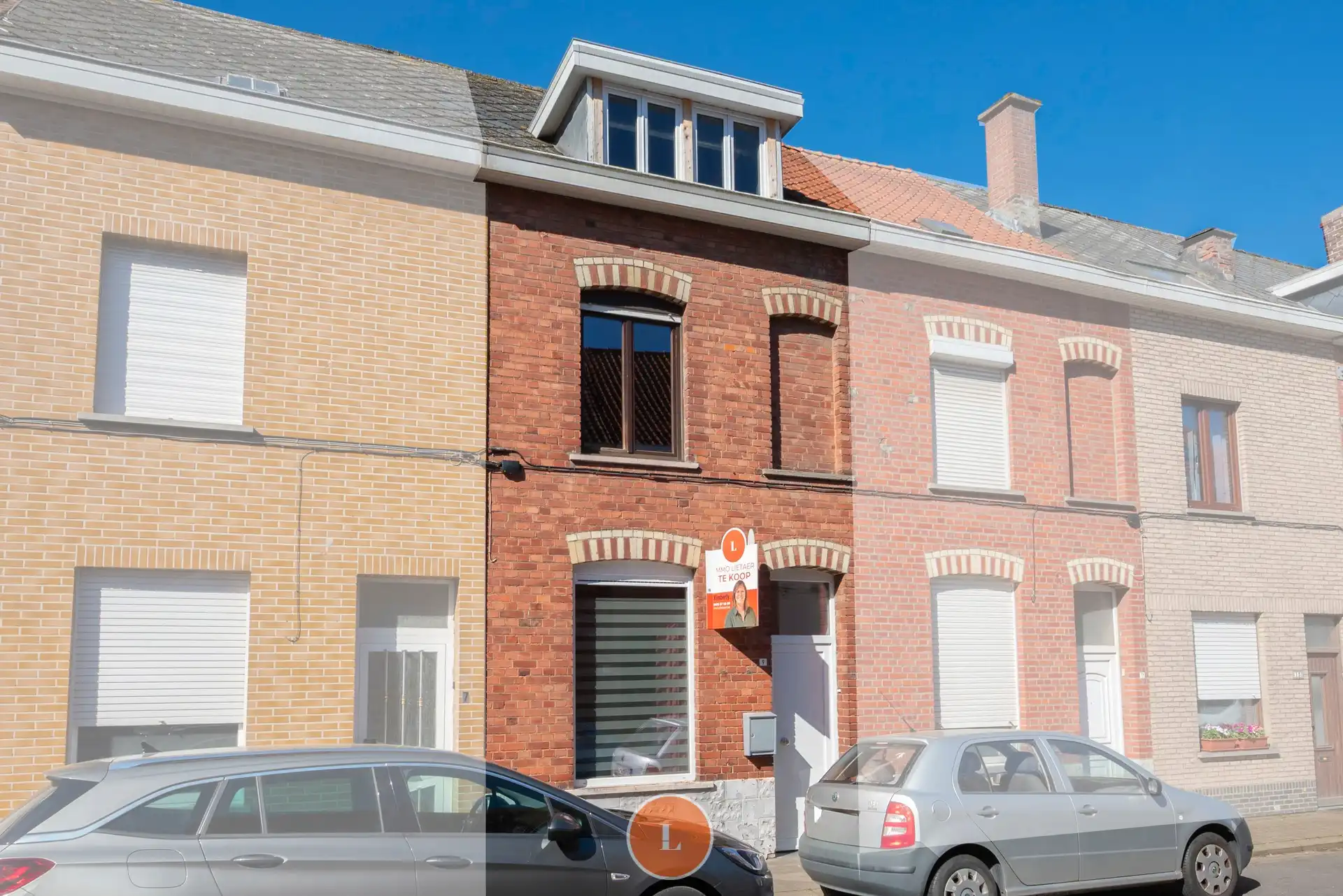 Op te frissen stadswoning met 2 slaapkamers, ruime zolder en gezellige stadstuin. foto {{pictureIndex}}