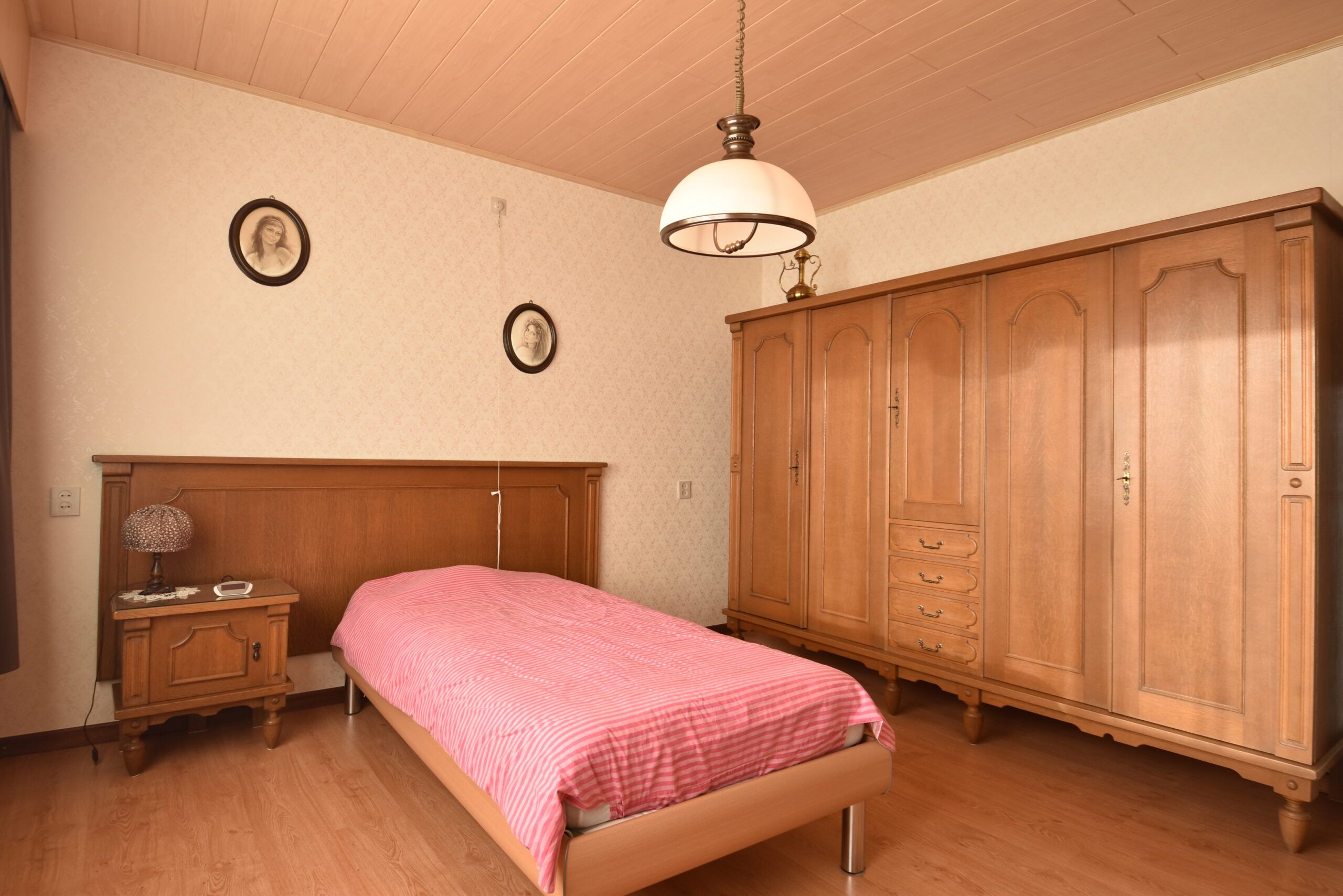 Halfopen bebouwing met 3 slaapkamers en garage. foto 14