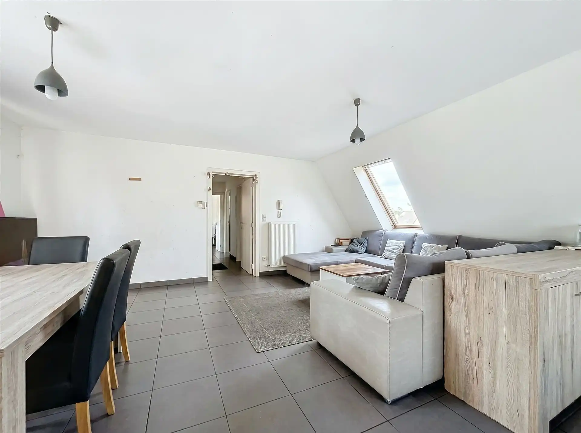 Recent 3-slaapkamer appartement met staanplaats op centrale ligging! foto 4