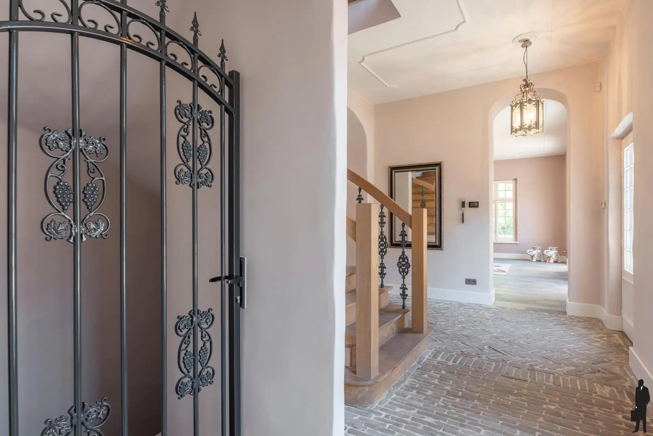 Uniek perceel met U-vorm woning, wellness én conciërgewoonst / zorgwonen en dit op ca. 2.8 hectare! foto 7