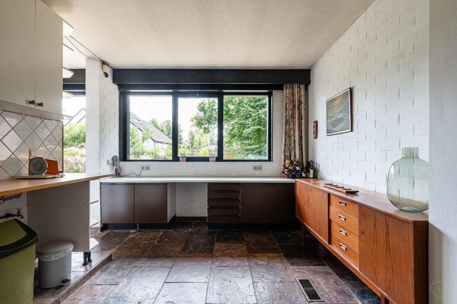 Modernistische parel uit 1978 met brutalistische charme en praktijkruimte op riant perceel in Lembeke foto 12