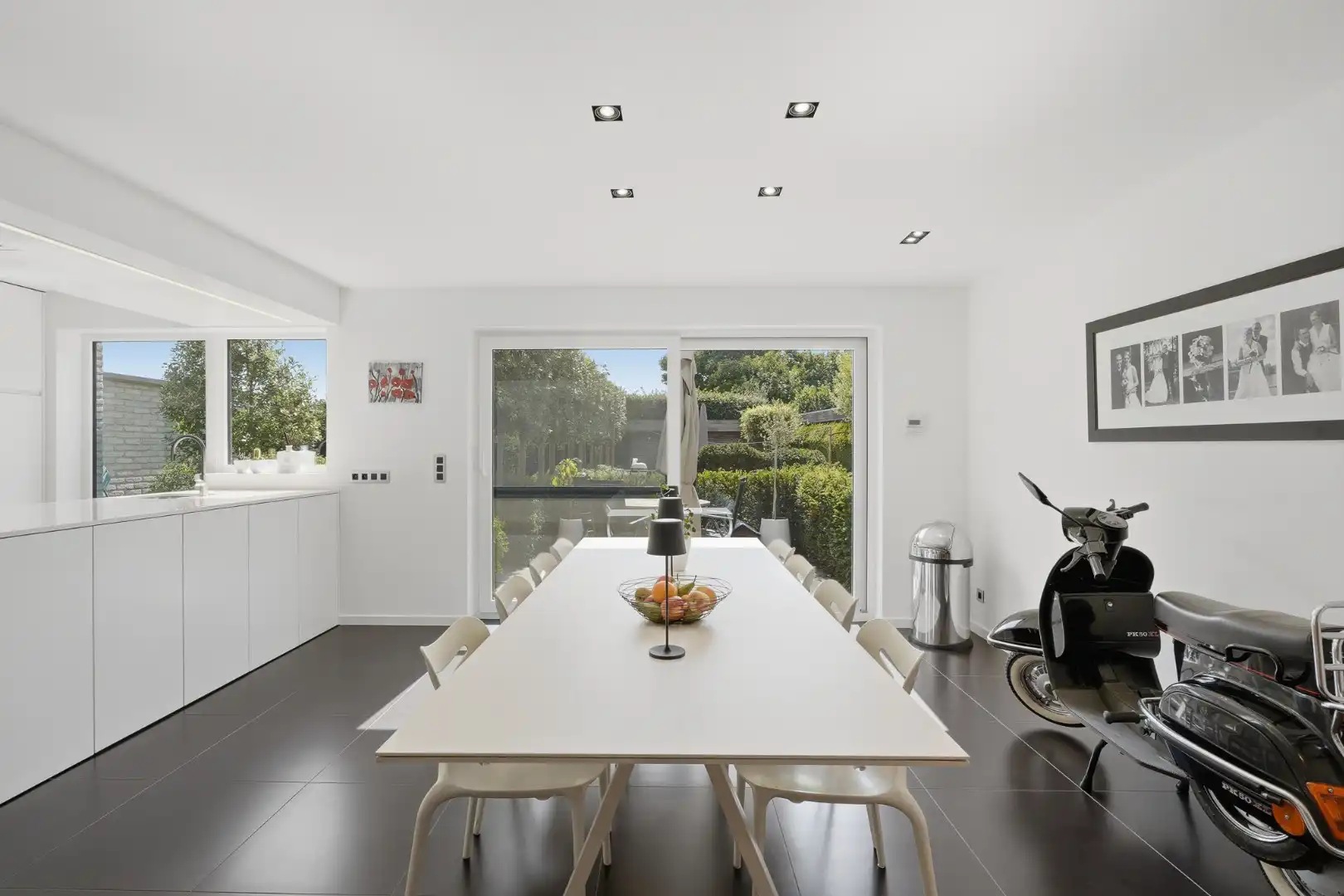 Moderne halfopen bebouwing met zonnige tuin en hoogwaardige afwerking foto 5