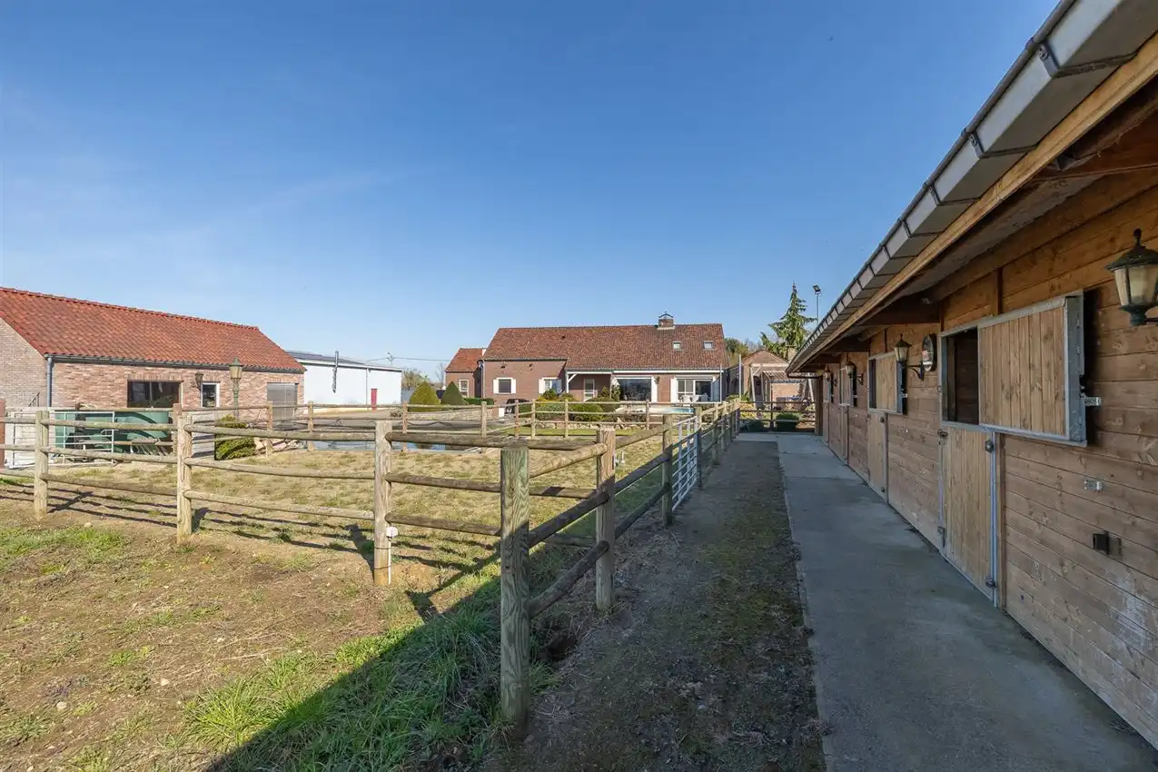 Villa grenzend aan agrarisch gebied met 4slk en opslag foto 62