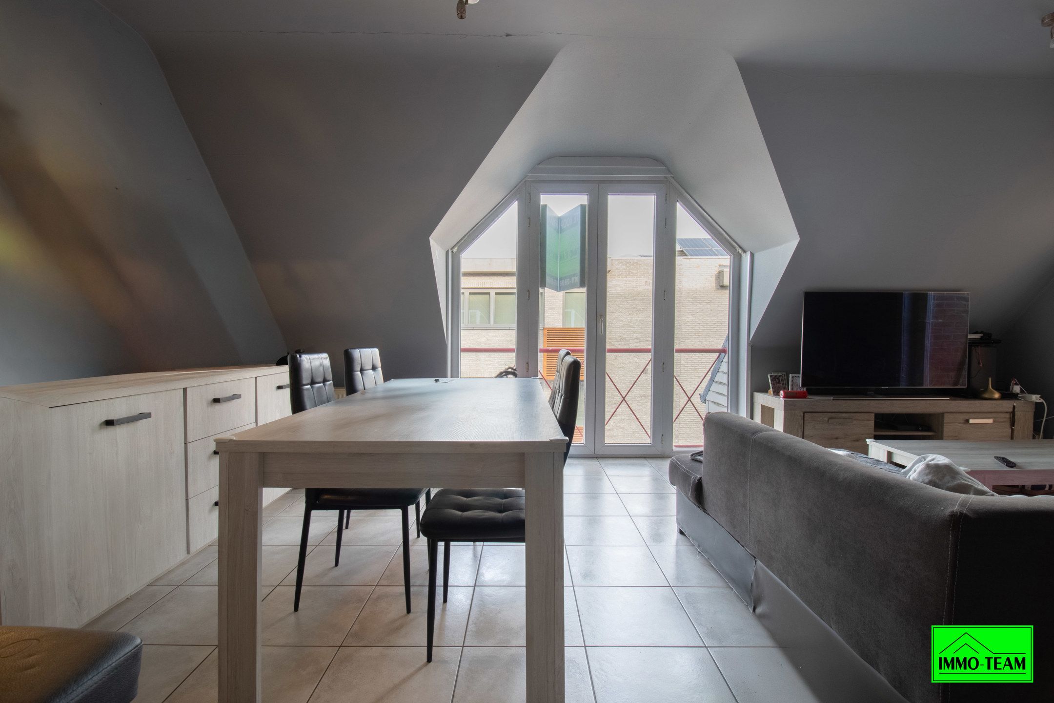 2-slaapkamer appartement met garagebox op wandelafstand van station foto 2