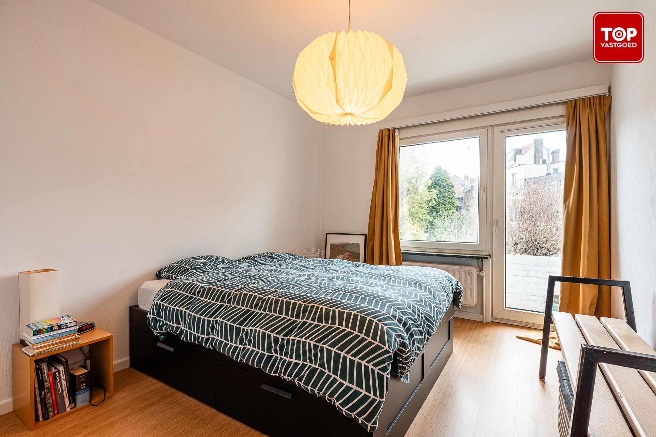 Op te frissen tweeslaapkamerappartement nabij de Stationsbuurt Gent-Sint-Pieters. foto 12