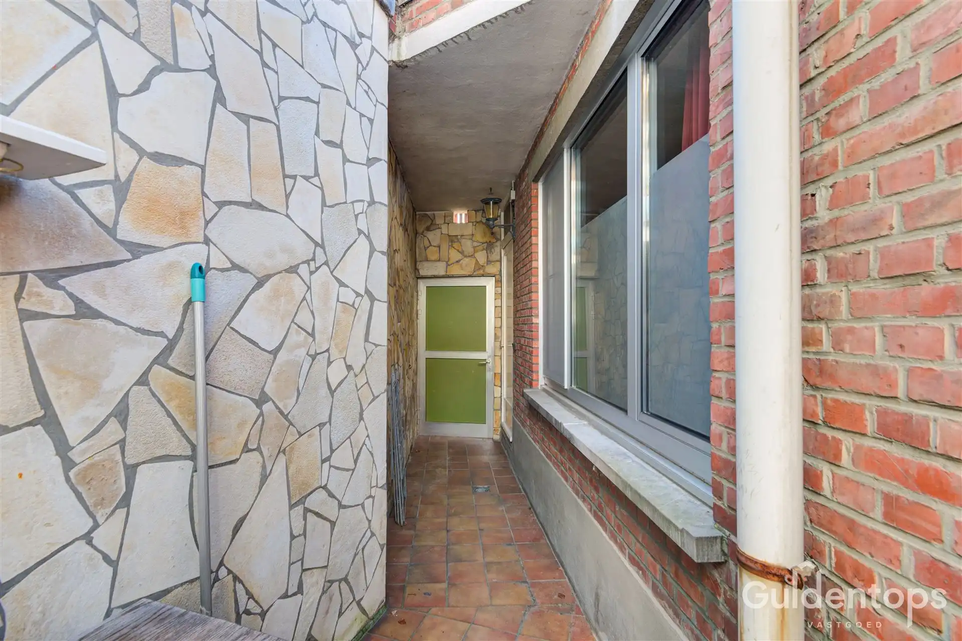 Zeer goed gelegen rijwoning foto 31