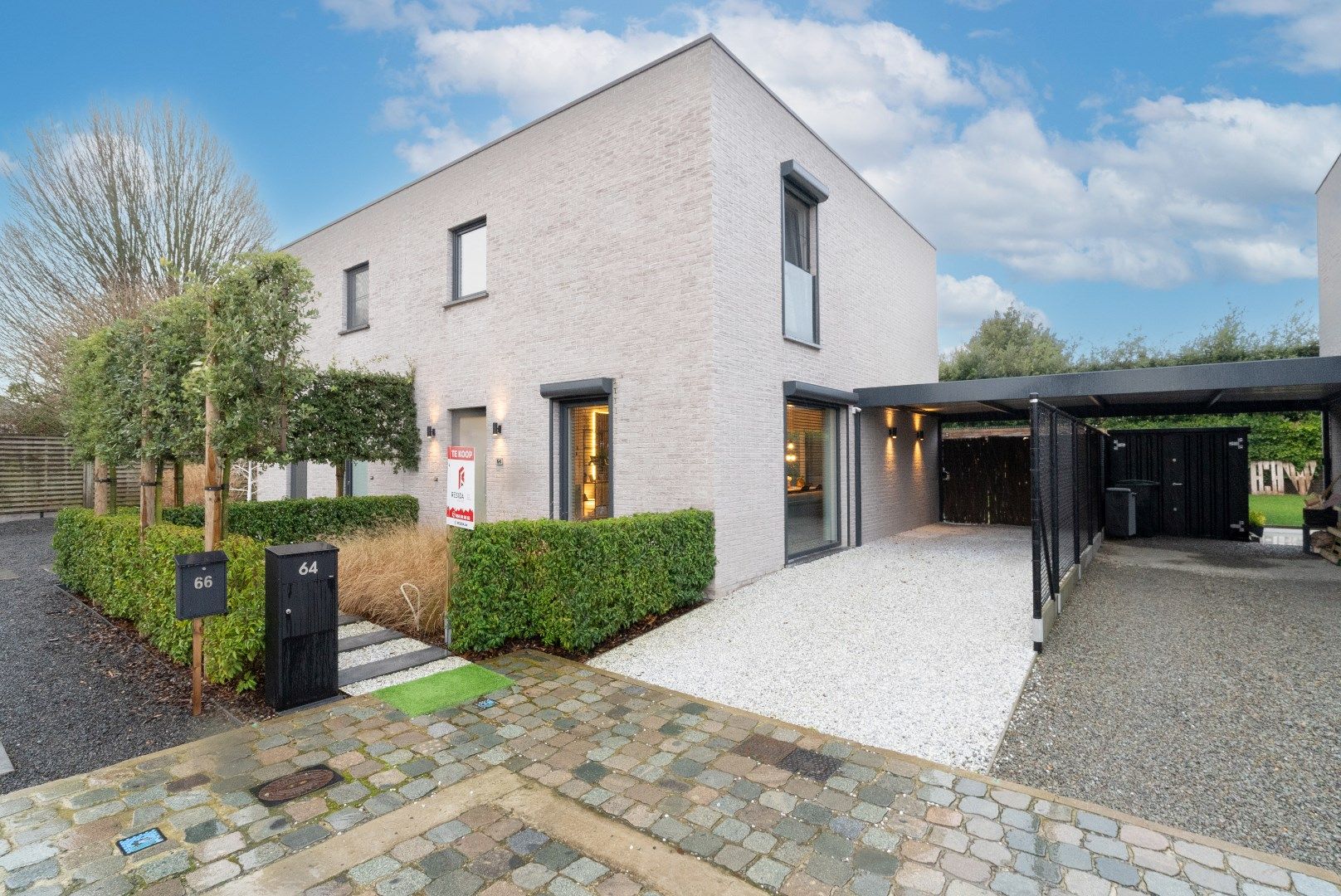 AFGEWERKTE RECENTE WONING MET 3 SLAAPKAMERS  foto {{pictureIndex}}