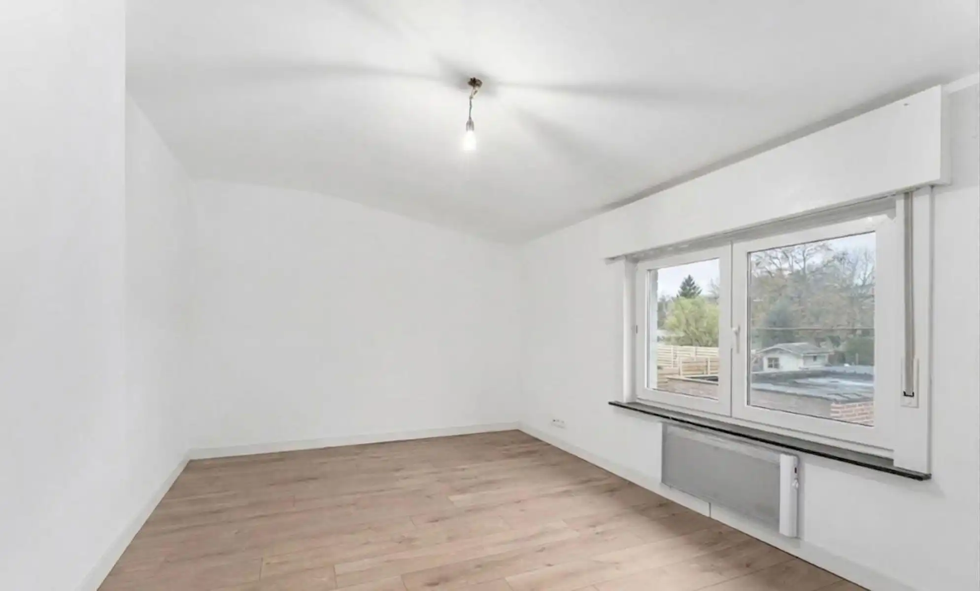 Rustig gelegen woning met garage en tuin foto 15