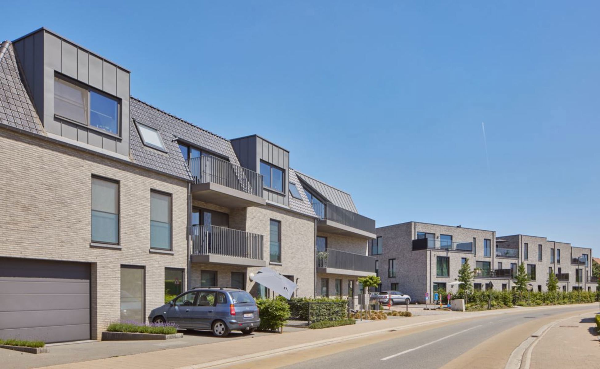 Instapklaar ruim app mét autostaanplaats en terras foto 19