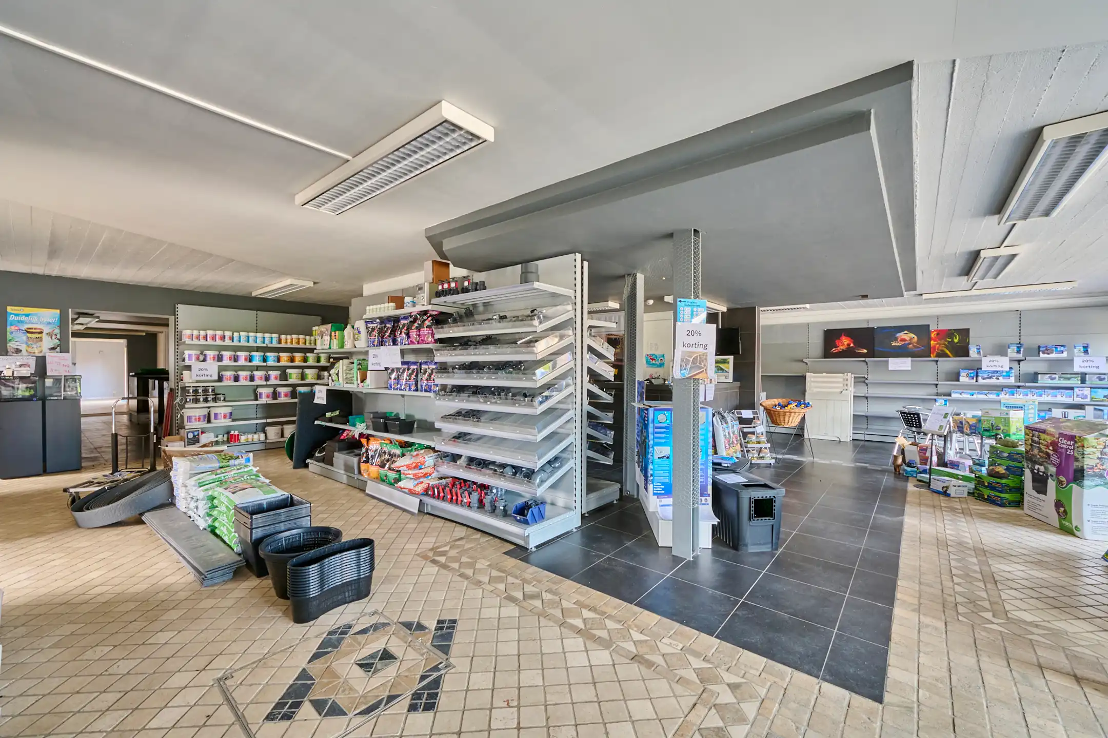 Ruim handelspand met woonst (3slpk)- zwemvijver  - diverse mogelijkheden !  foto 5