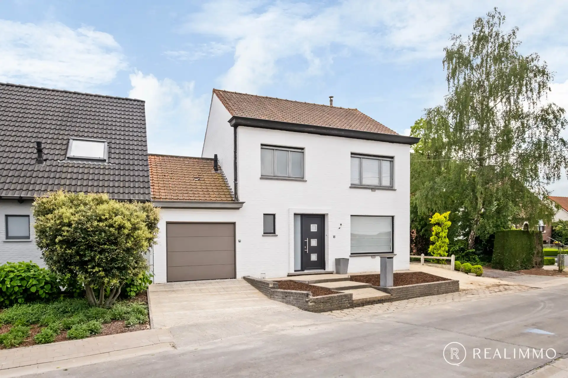 Gerenoveerde woning met 5 slaapkamers in Desselgem foto {{pictureIndex}}