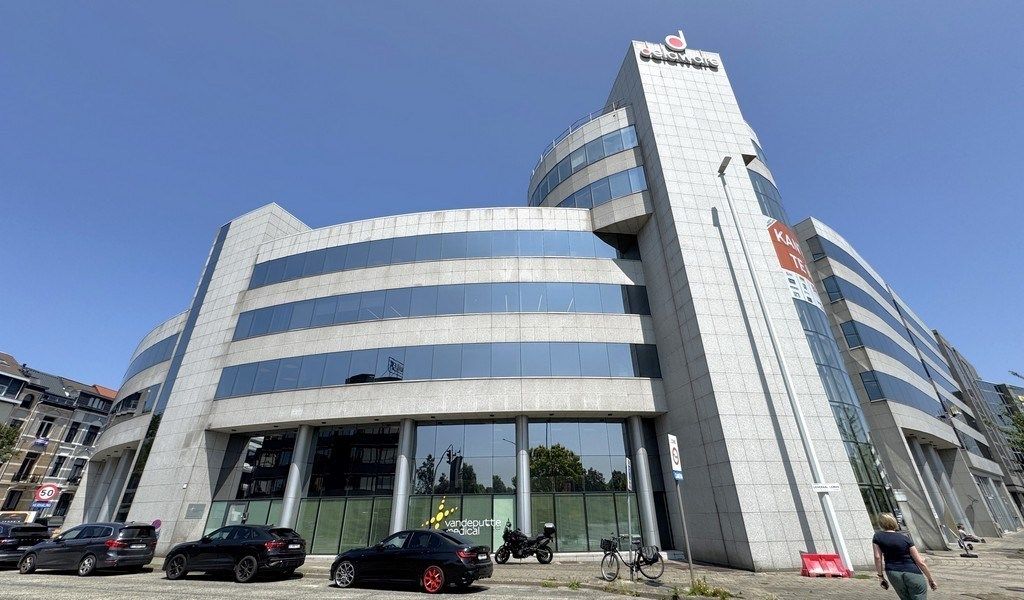 Commerciële kantoorruimte te huur in Antwerp Gate I te Berchem foto 2