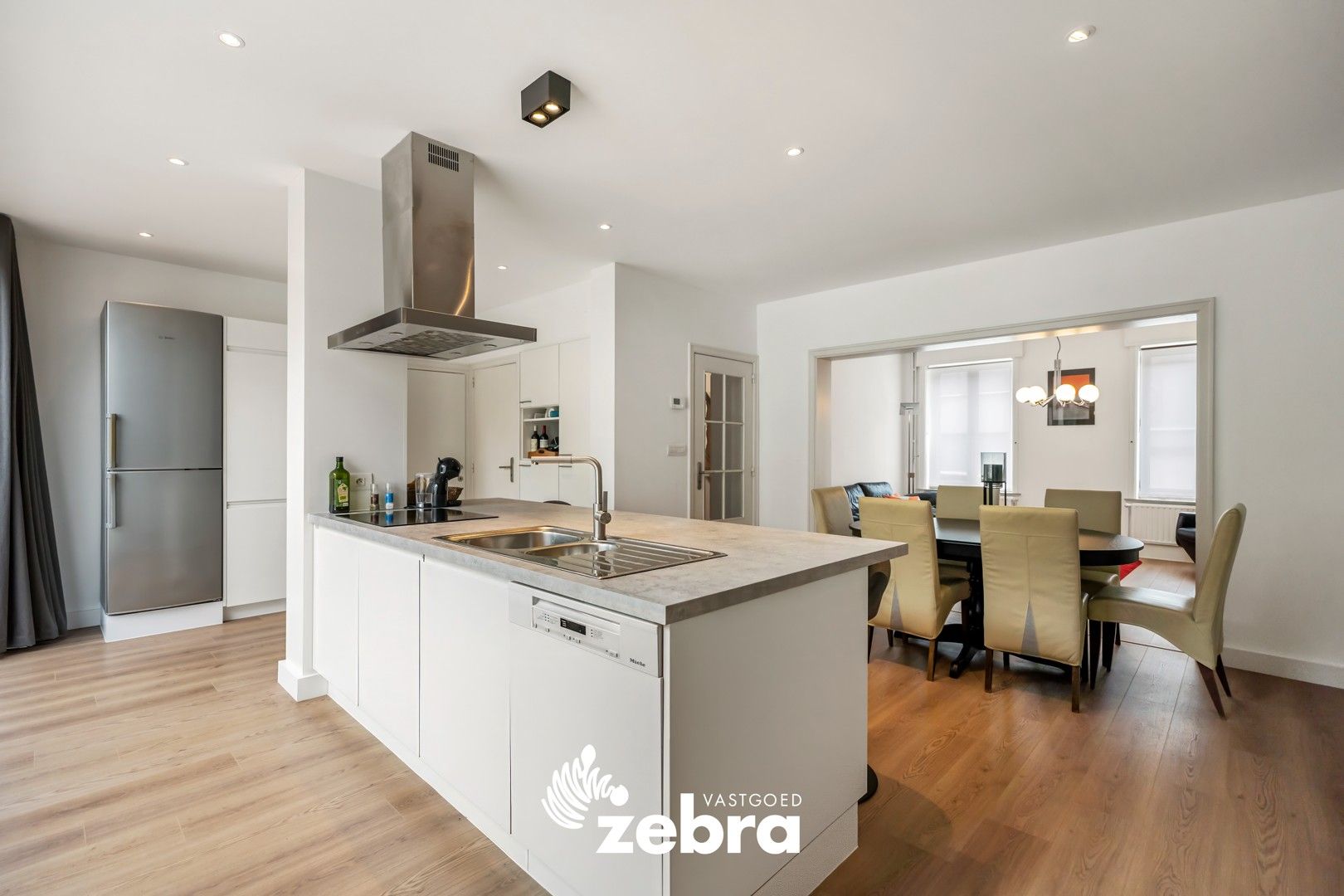 Ruime, gerenoveerde woning met 5 slaapkamers en bijgebouw te Koolskamp! foto 10