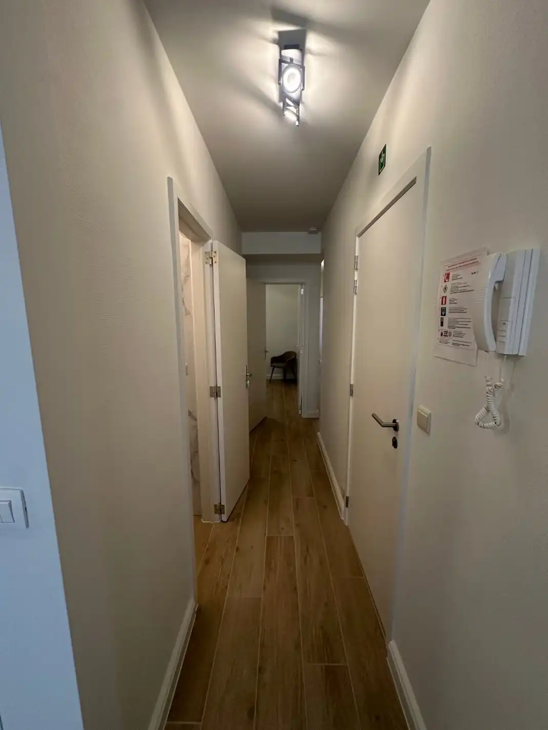 Te huur op jaarbasis gemeubeld appartement met 2 slaapkamers foto 5