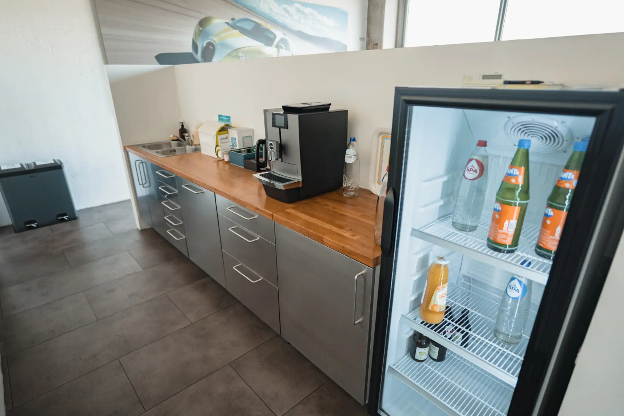 Modern bedrijfsgebouw langs E17 in Zwijndrecht foto 31