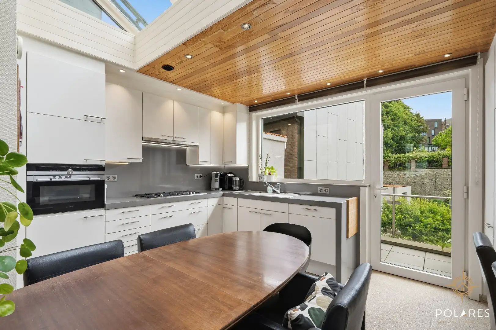 Ruime woning met 4 slaapkamers op toplocatie foto 8